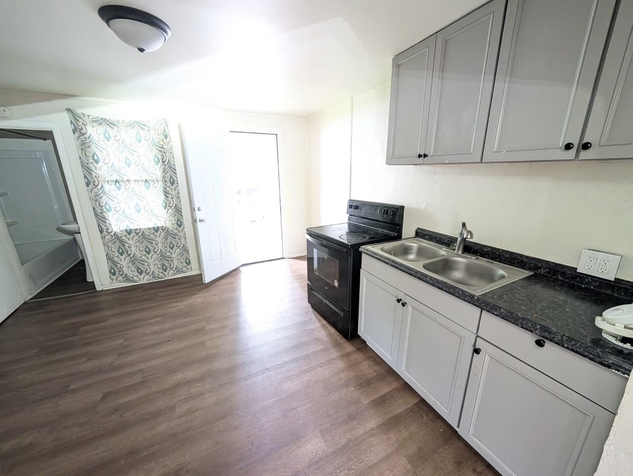132 E Luzerne Ave #NA - Photo 2 of 8