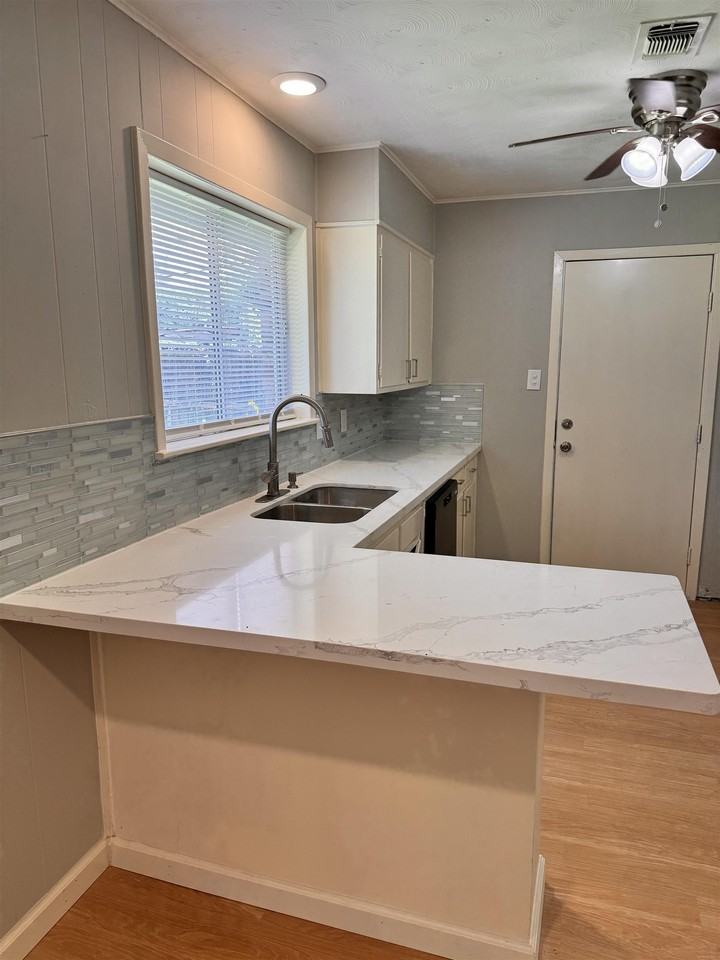 173 Briggs St - Photo 2 of 17
