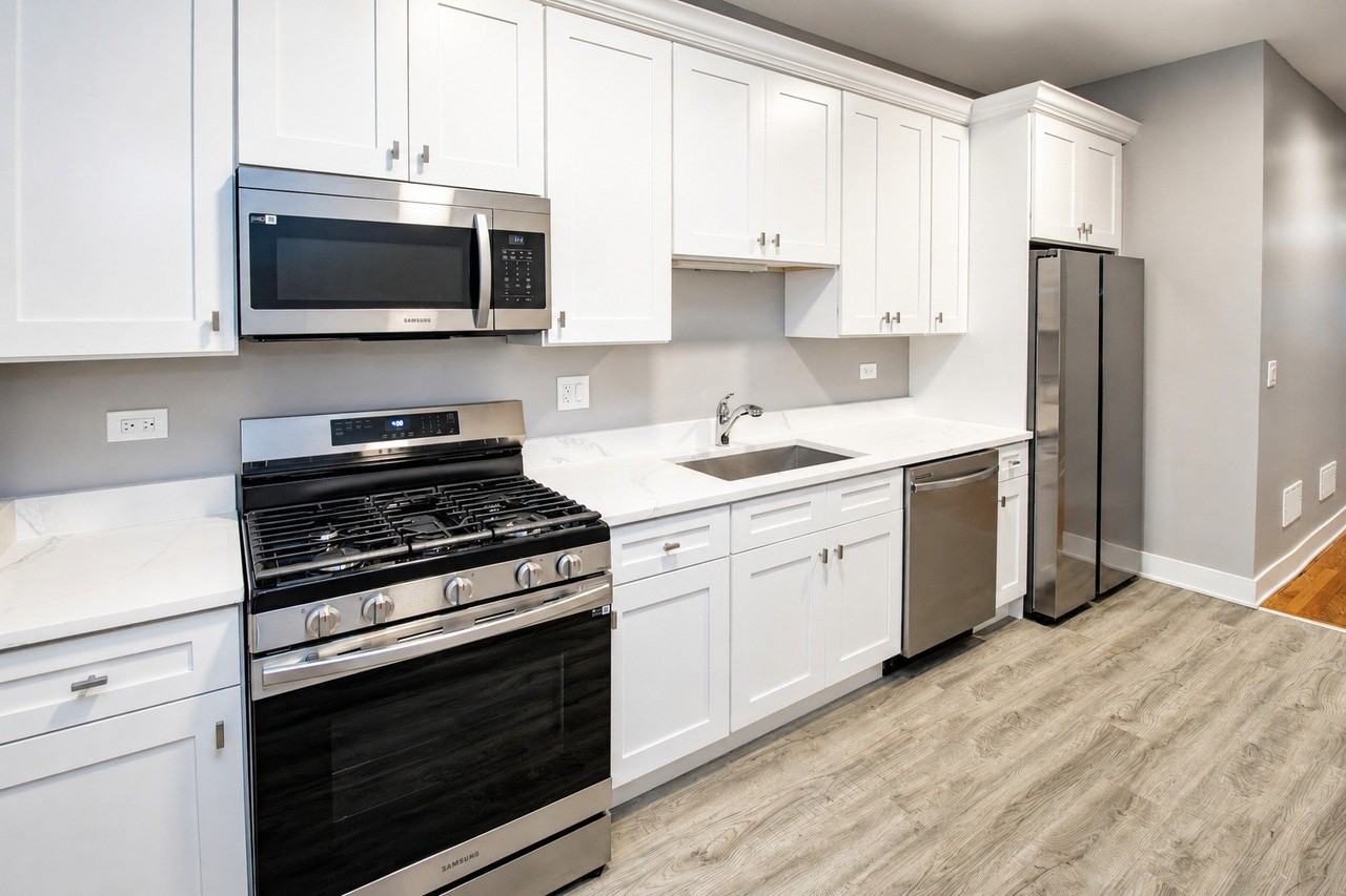 5310 S Harper Ave #2S - Photo 3 of 13