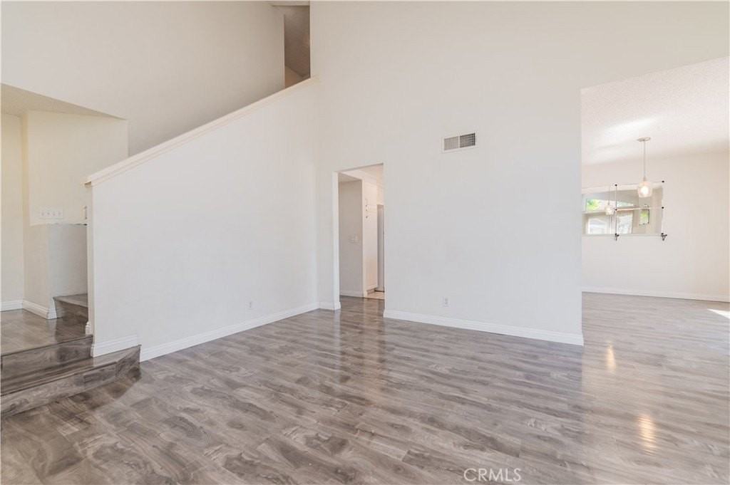 333 Stanford Ct #30 - Photo 5 of 24