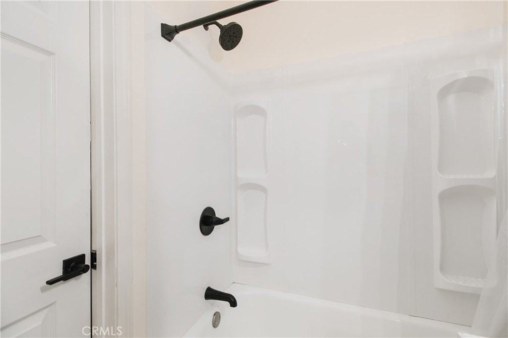 5084 Campo Rd - Photo 6 of 29