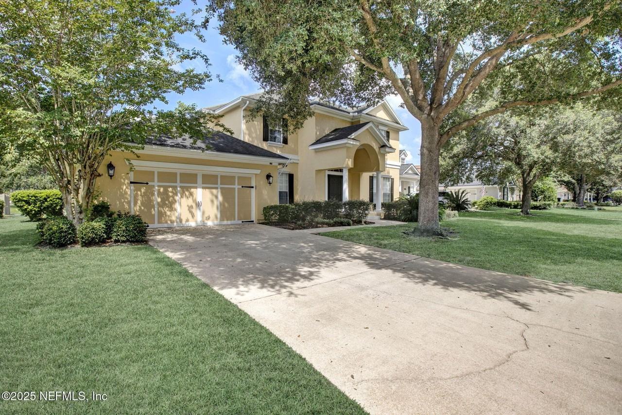1761 Highland View Dr - Photo 2 of 44