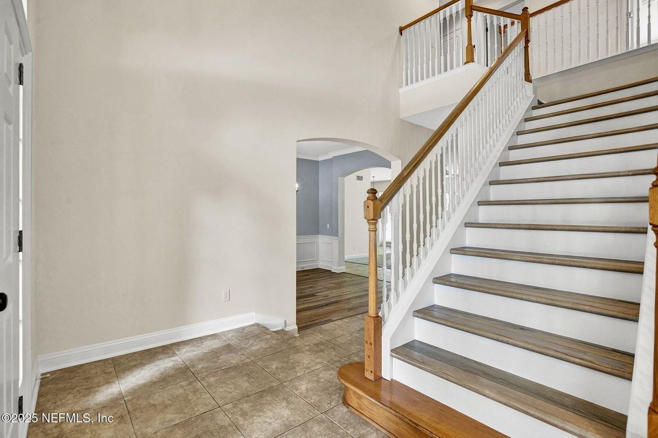 1761 Highland View Dr - Photo 3 of 44