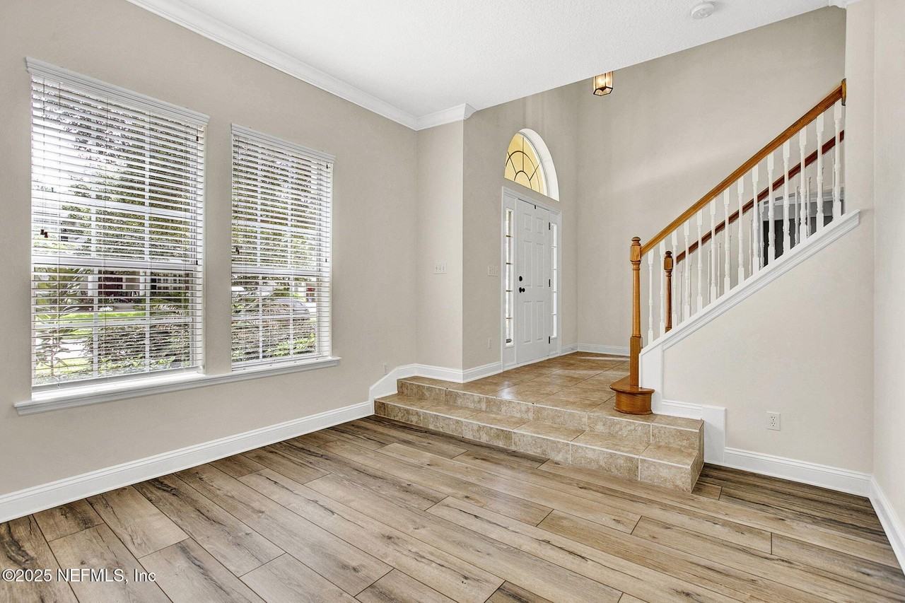 1761 Highland View Dr - Photo 4 of 44