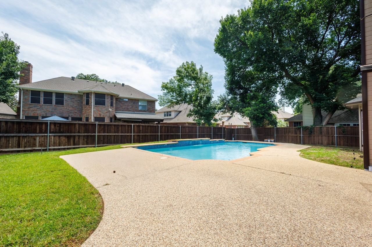 2816 Lakehollow Ln - Photo 2 of 38