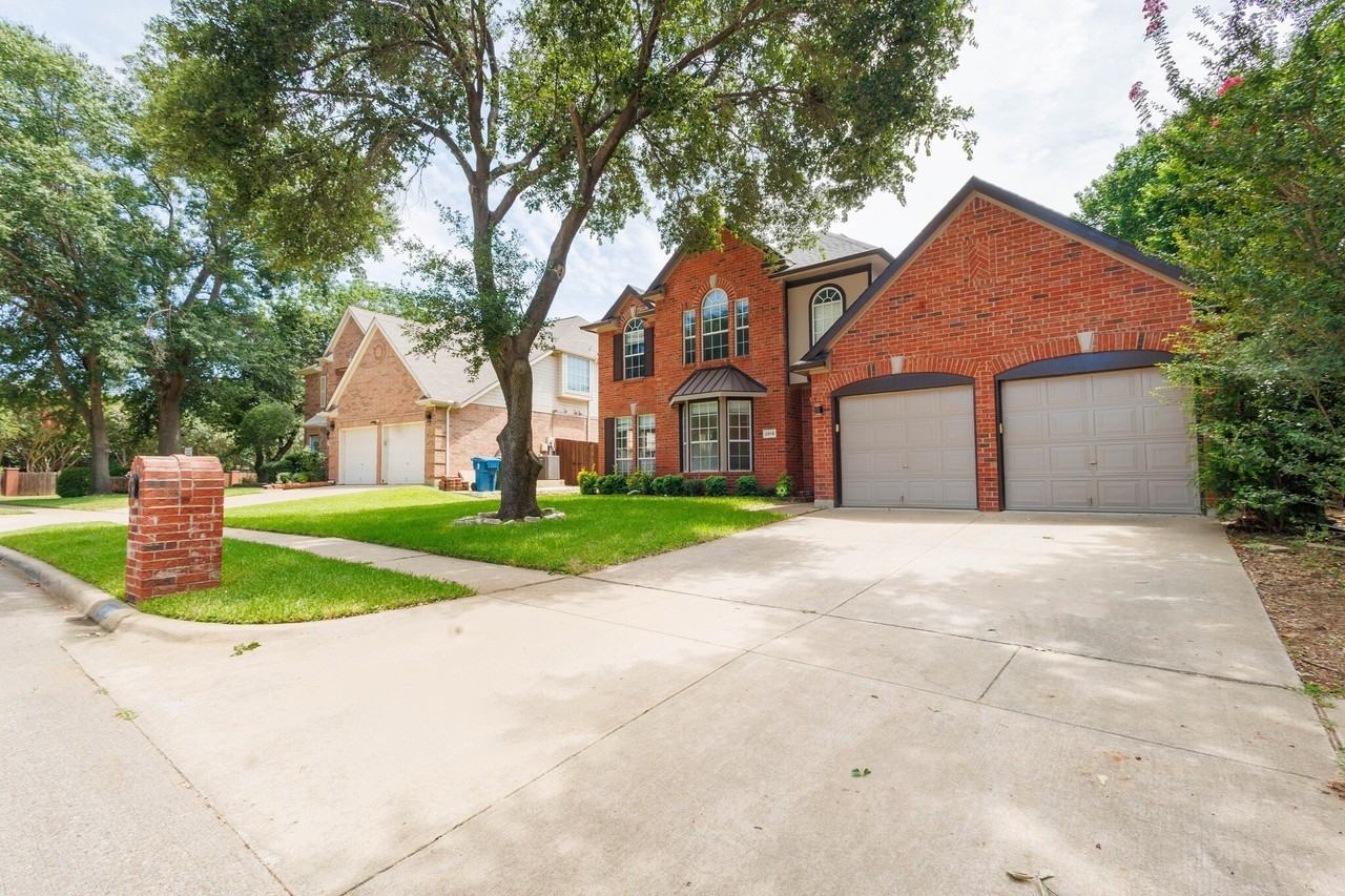 2816 Lakehollow Ln - Photo 3 of 38