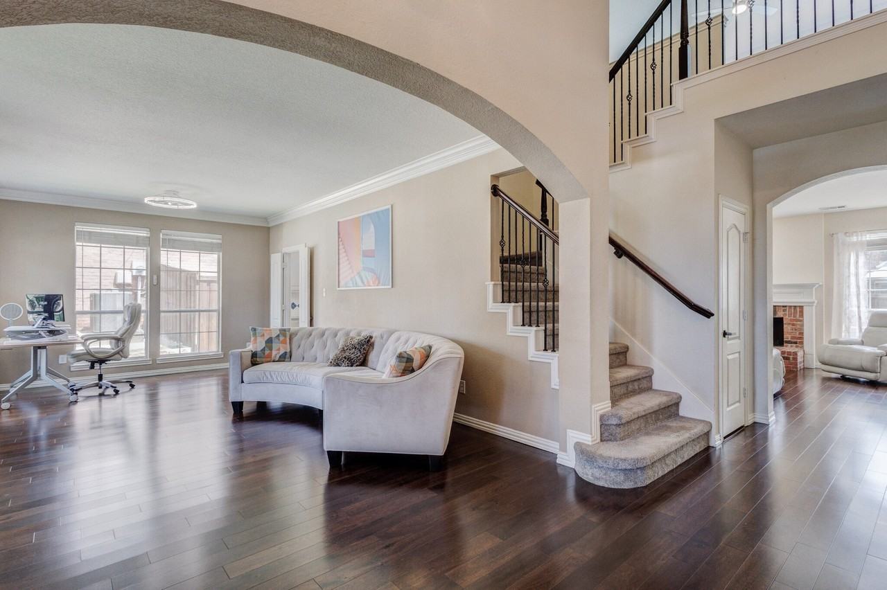 2816 Lakehollow Ln - Photo 4 of 38