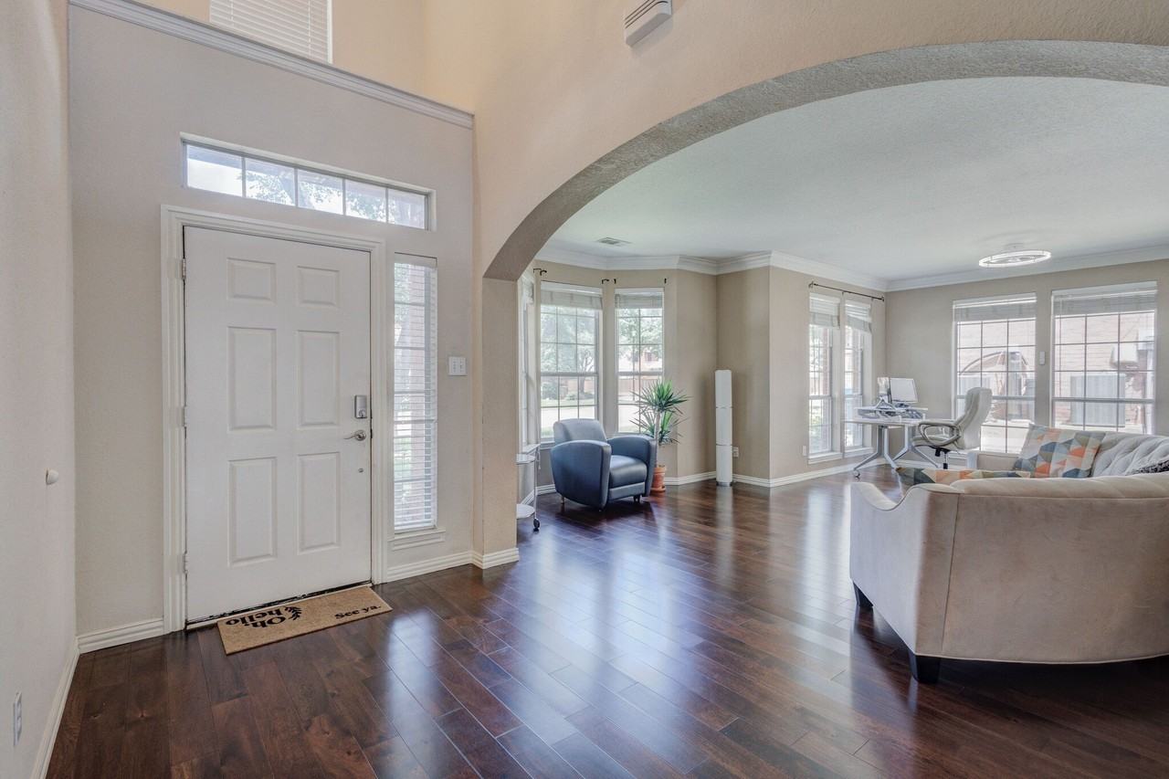 2816 Lakehollow Ln - Photo 5 of 38