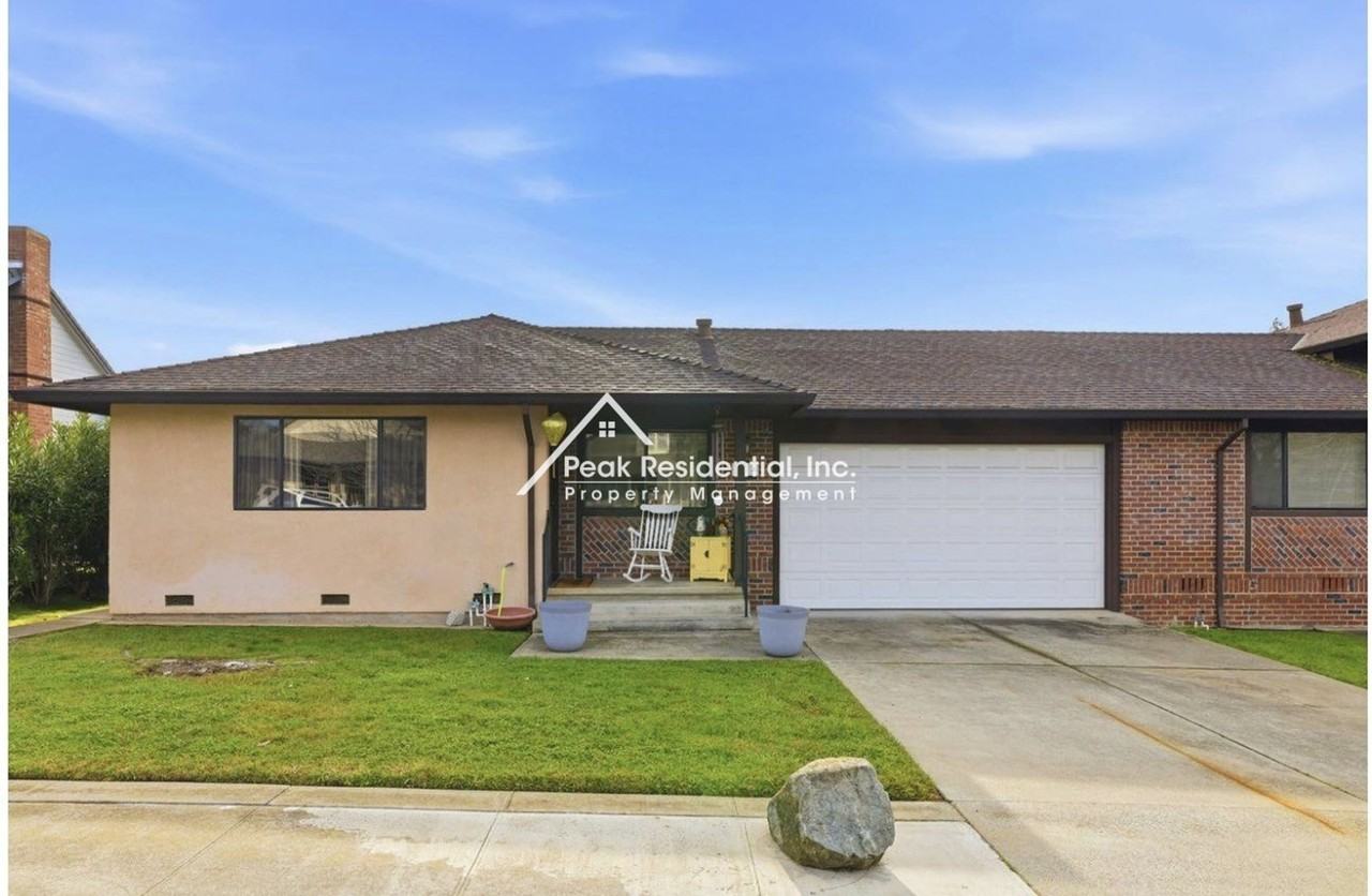 611 Mormon St #A - Photo 2 of 9