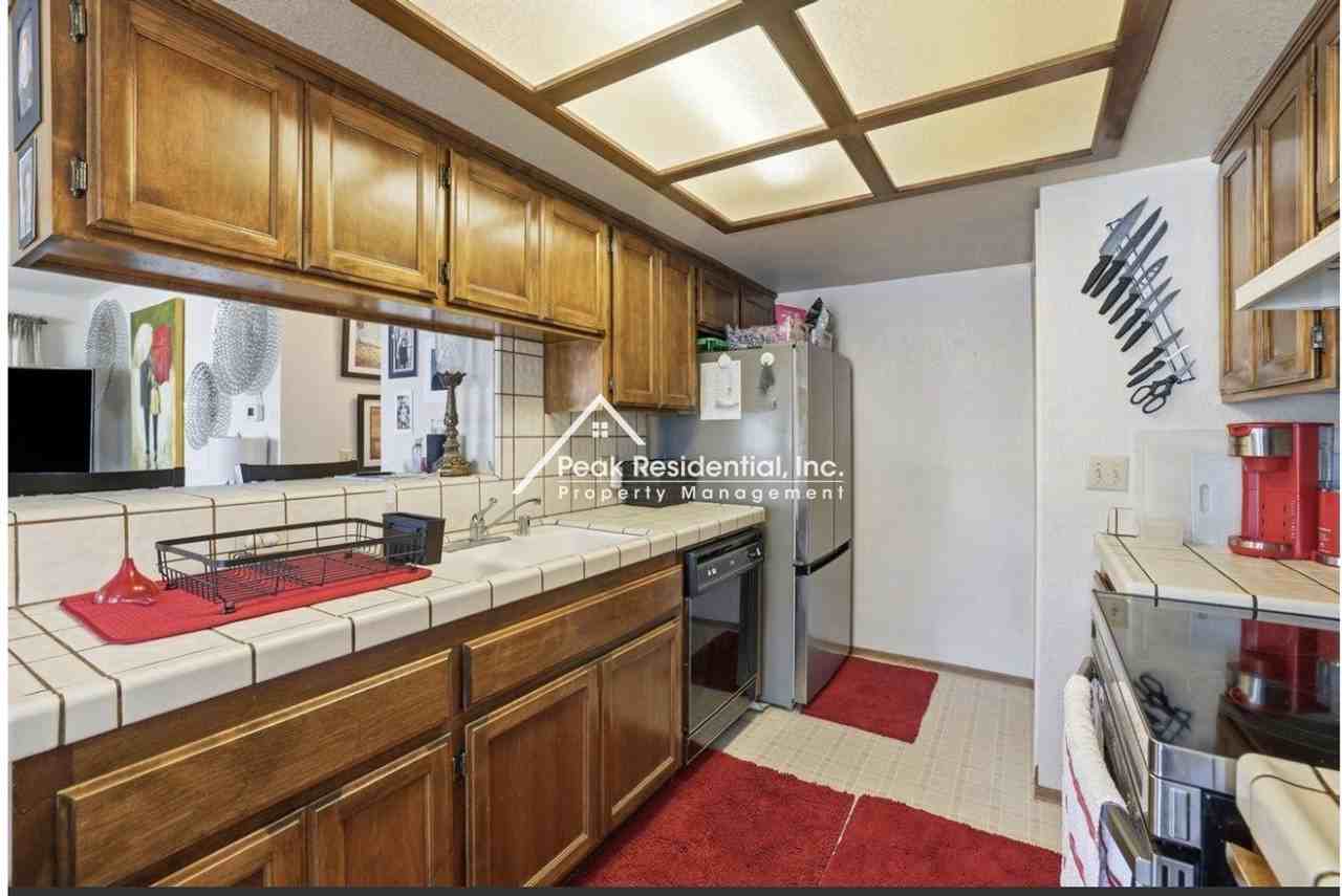 611 Mormon St #A - Photo 6 of 9