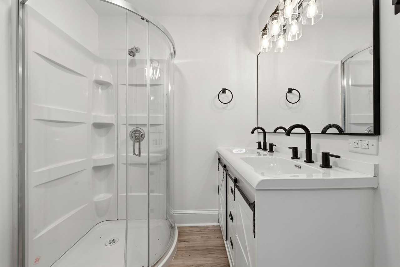 215 N Columbia St - Photo 6 of 19