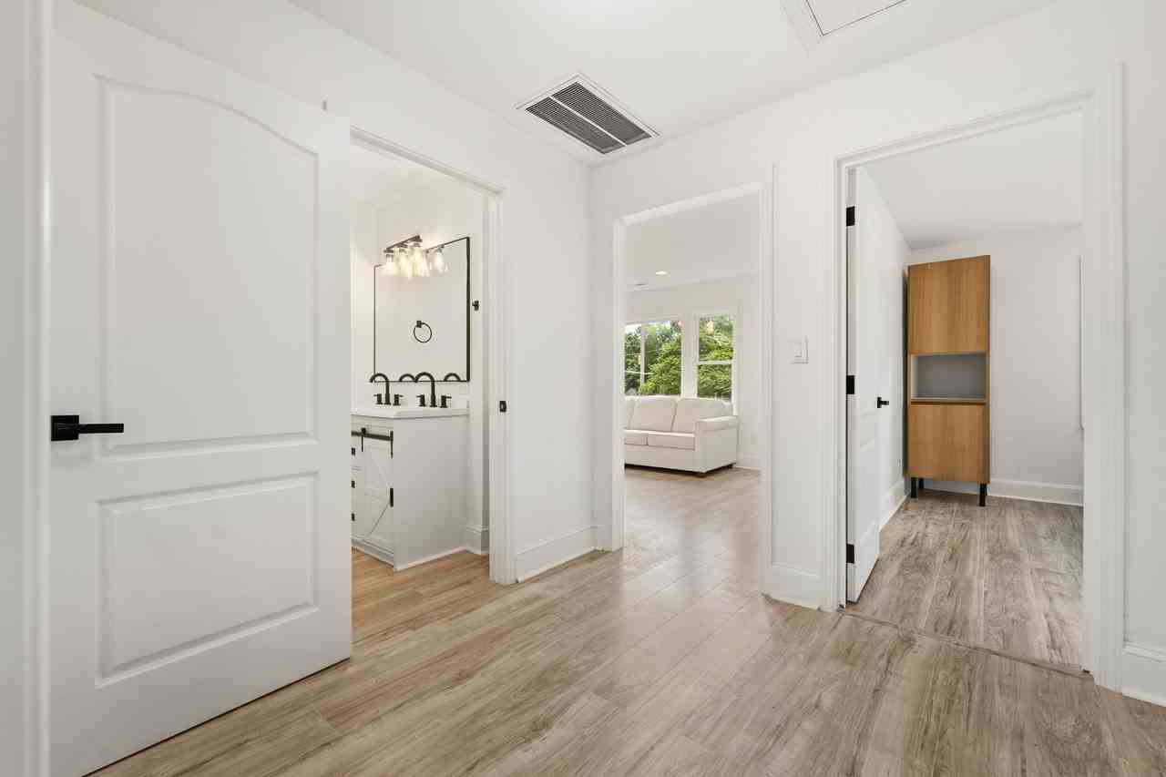 215 N Columbia St - Photo 5 of 19