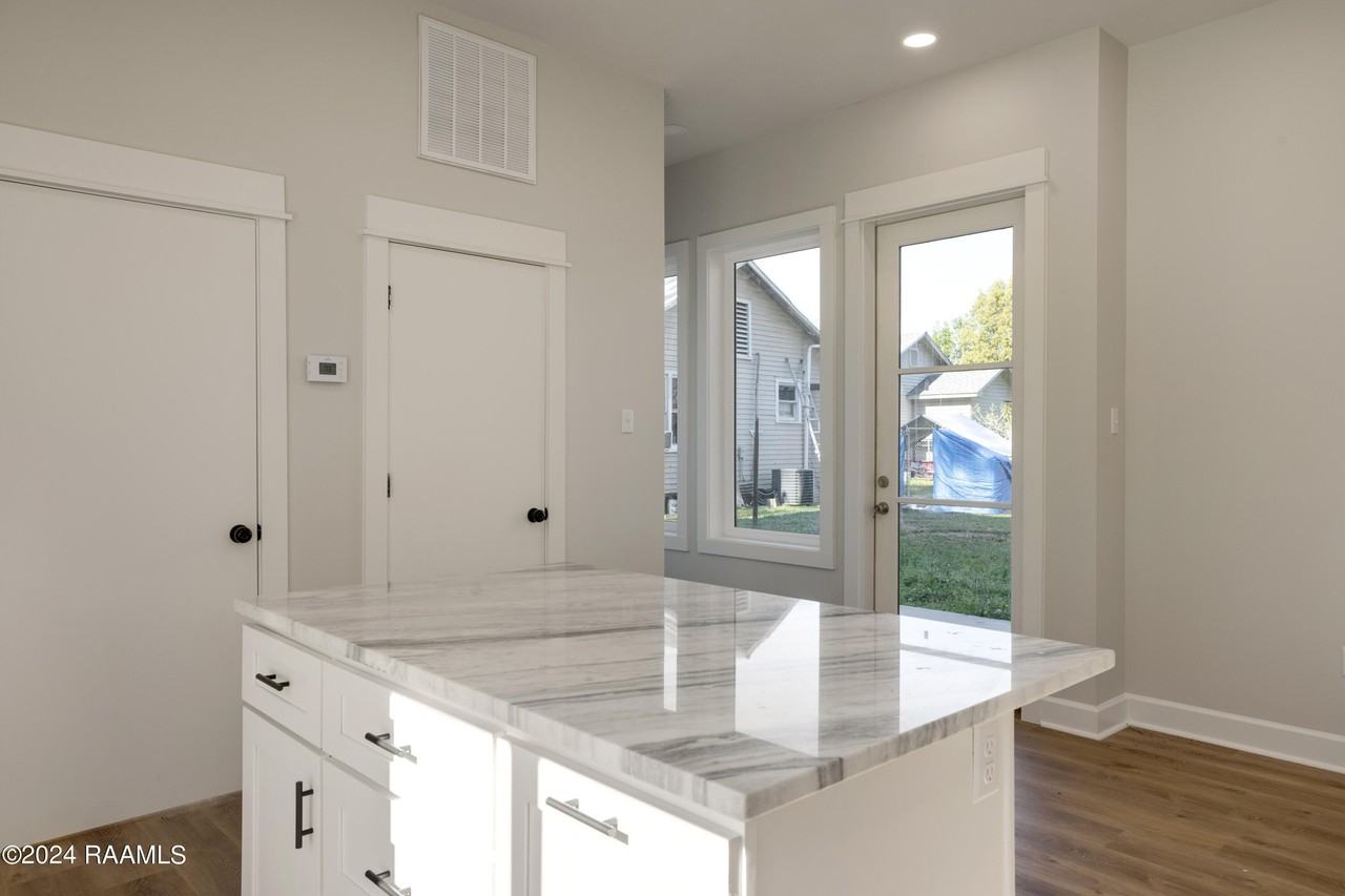306 W Taft St #A - Photo 7 of 26