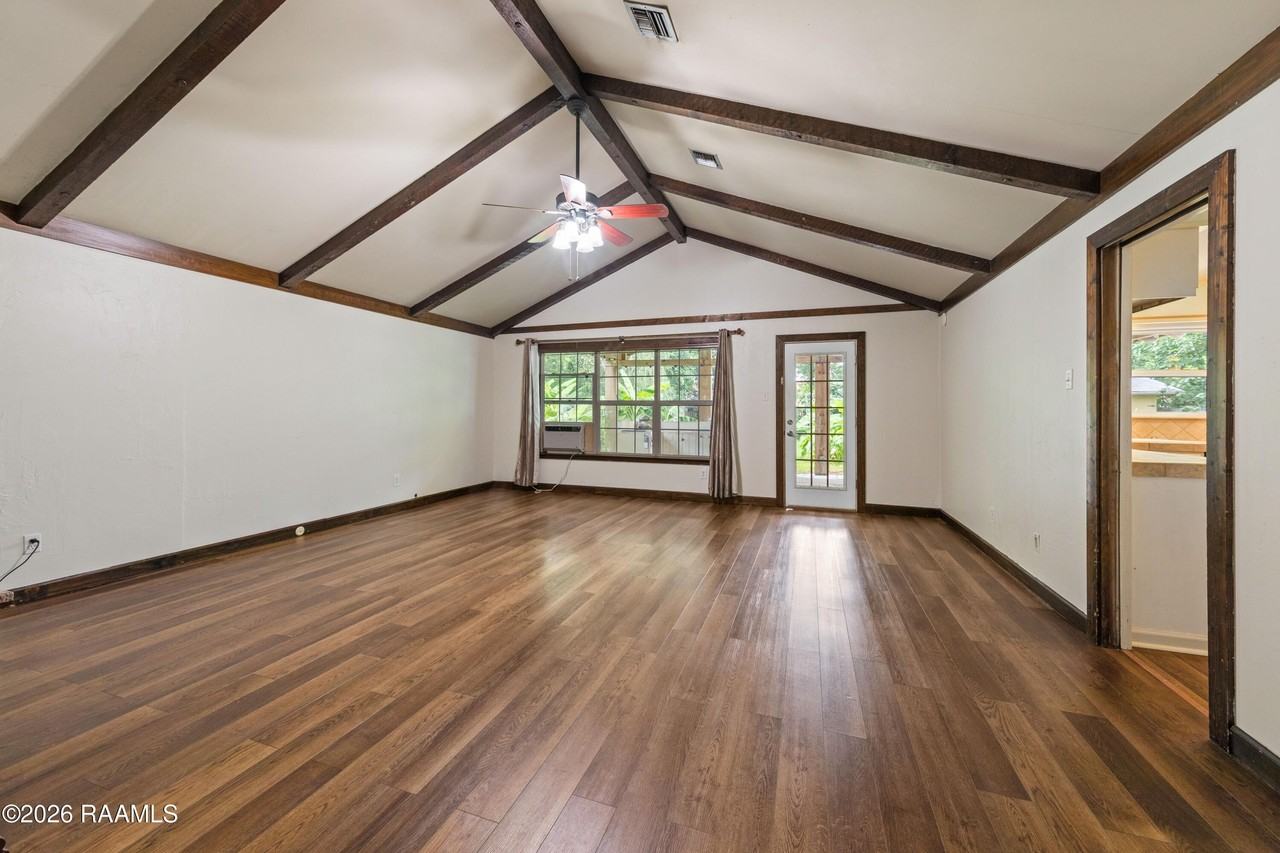 140 Orangewood Dr - Photo 4 of 30