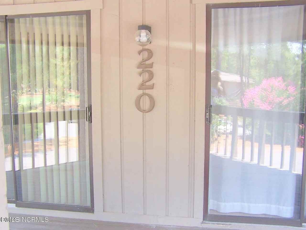 220 Foxkroft Dr - Photo 3 of 28