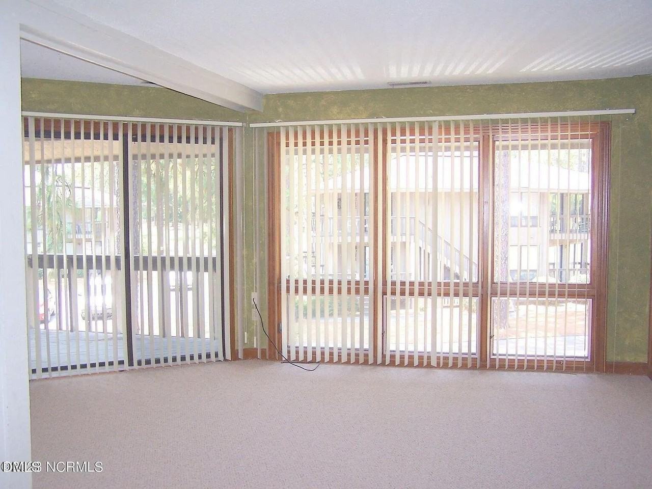 220 Foxkroft Dr - Photo 4 of 28