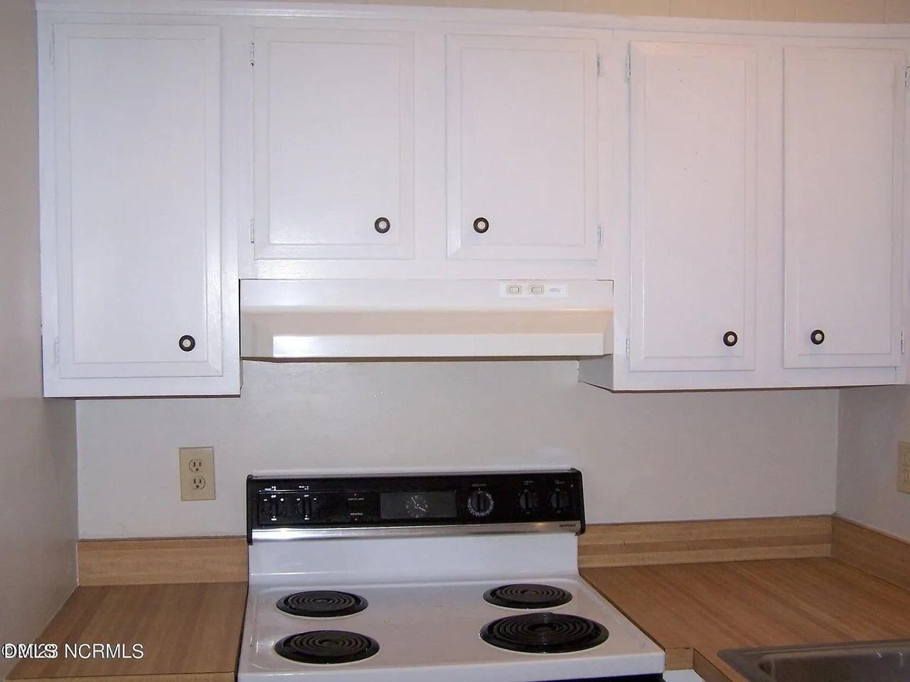 220 Foxkroft Dr - Photo 6 of 28