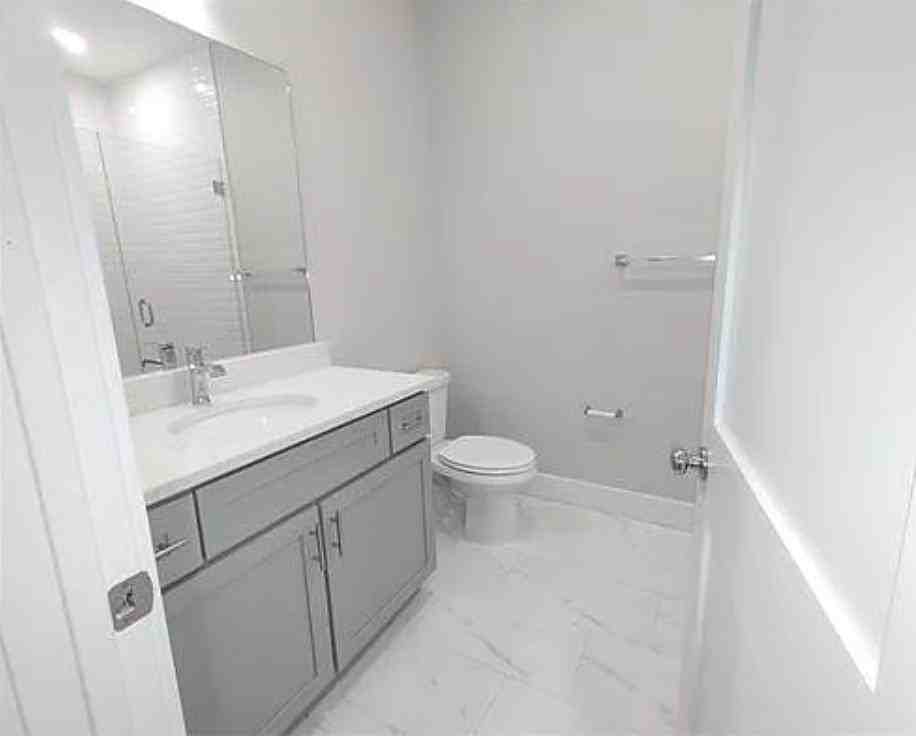 2812 Gainesville St Se - Photo 4 of 9