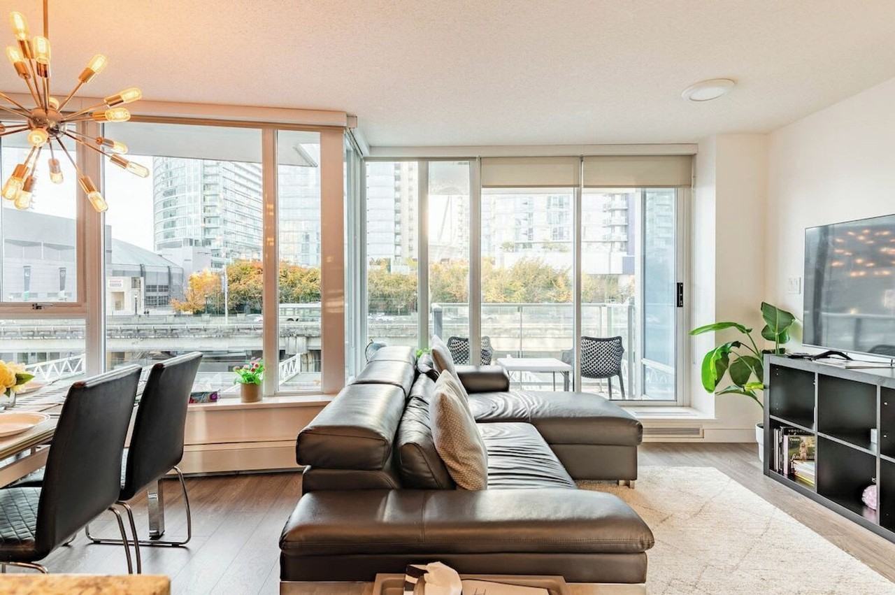 188 Keefer Pl #1578780P - Photo 3 of 36