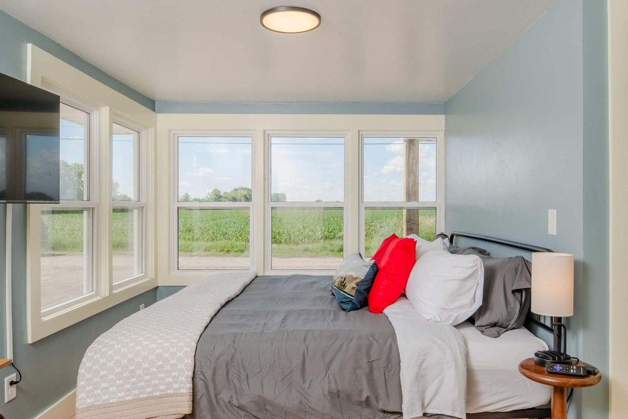 5652 Reighmoor Rd #1579896P - Photo 4 of 21
