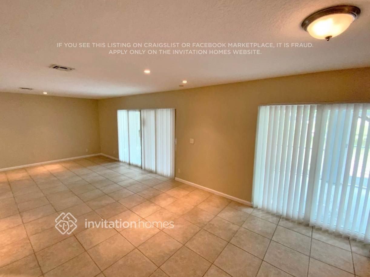112 Granada St - Photo 4 of 22