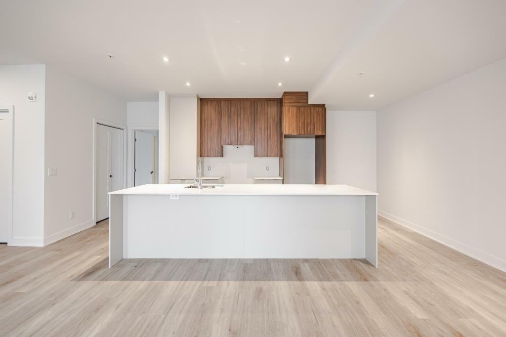 1782 Avenue Victoria #305 - Photo 6 of 9
