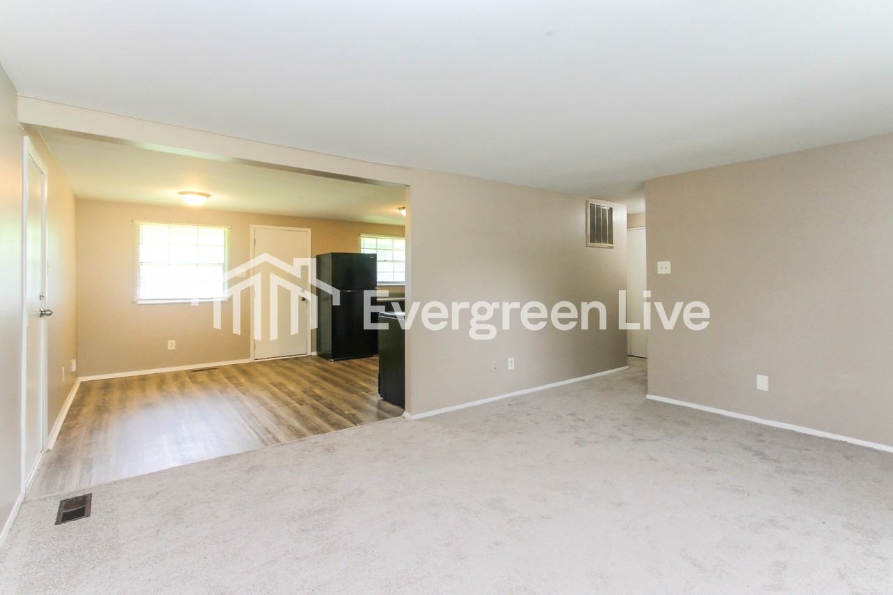 2036 Overlook Ct - Photo 3 of 15
