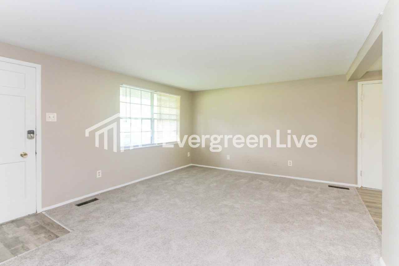 2036 Overlook Ct - Photo 4 of 15