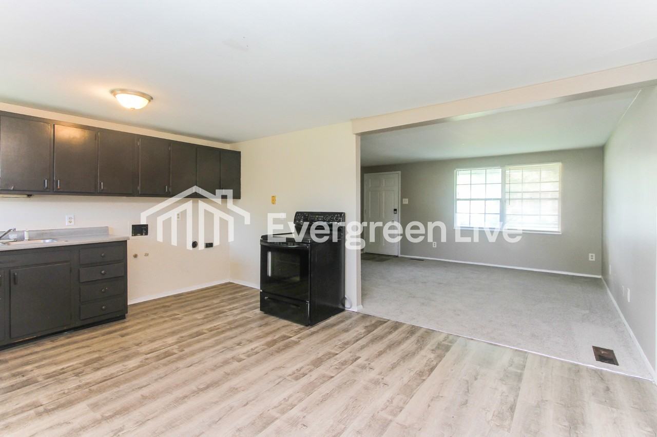 2036 Overlook Ct - Photo 5 of 15