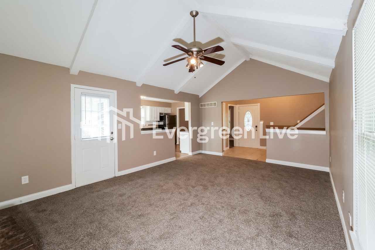 18904 Hanthorne Dr - Photo 3 of 15
