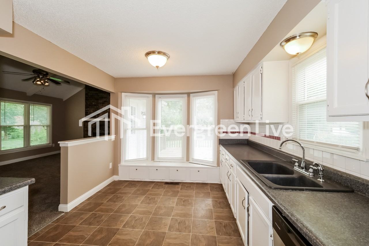 18904 Hanthorne Dr - Photo 5 of 15