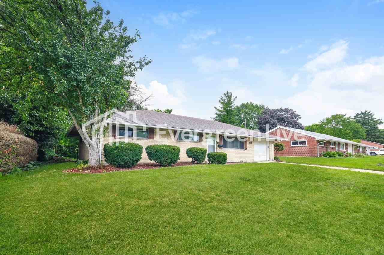 2211 Burnside Dr - Photo 2 of 15