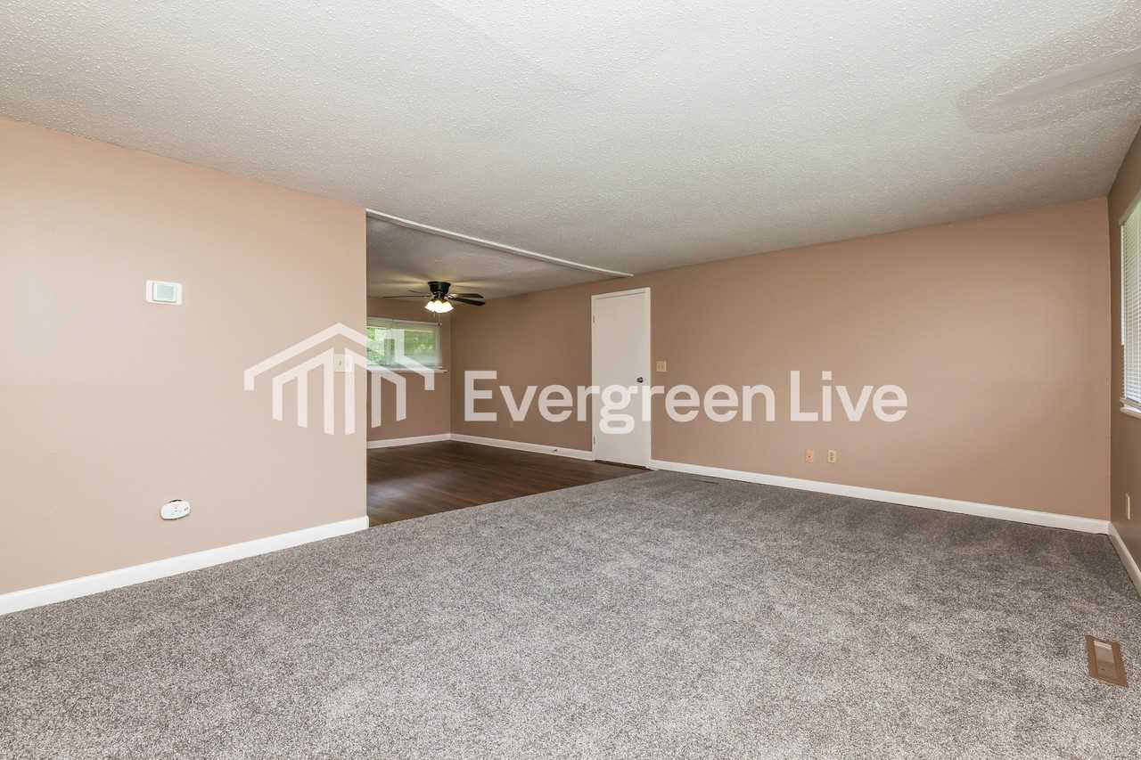 2211 Burnside Dr - Photo 3 of 15