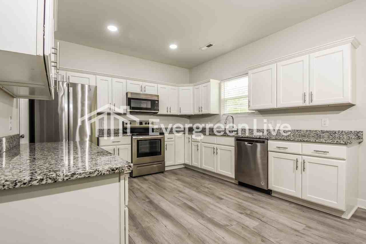 3504 Fawcett St - Photo 2 of 10