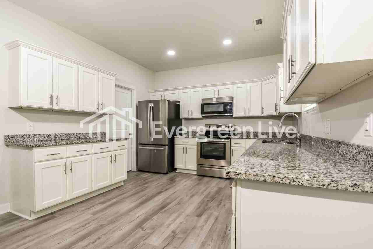 3504 Fawcett St - Photo 3 of 10
