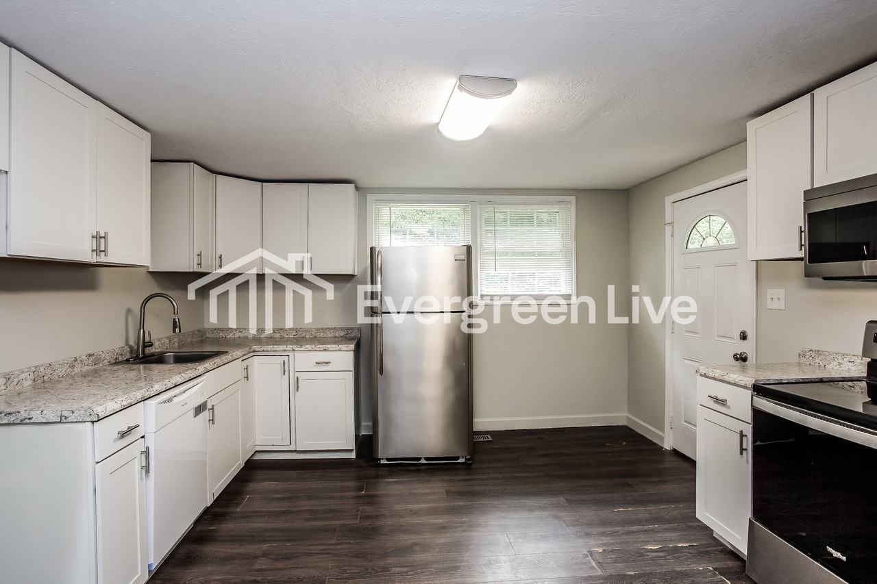 1135 Rita Ave - Photo 2 of 10