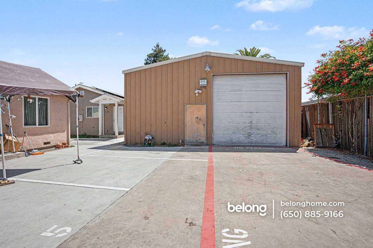 26792 Clarkford St - Photo 2 of 13