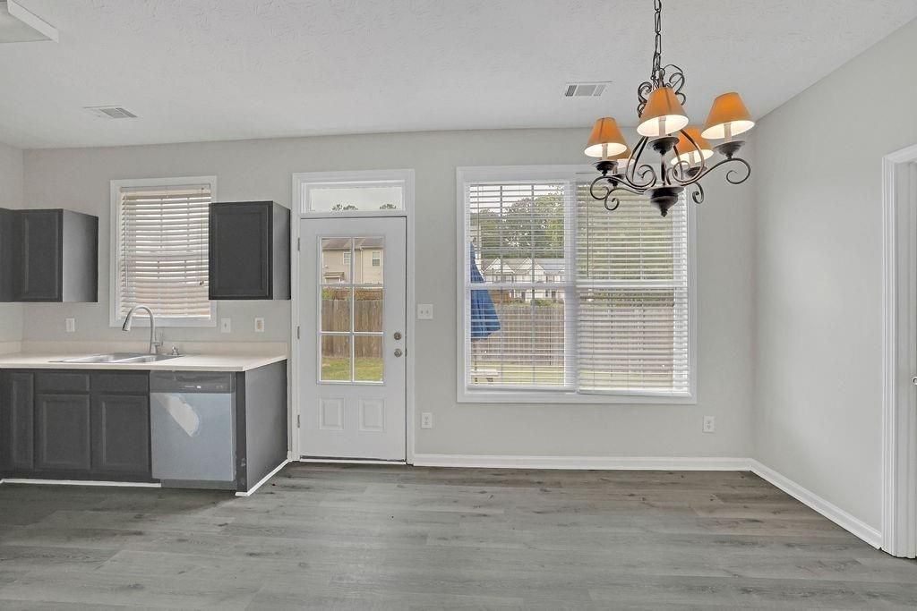 3081 Kentmere Dr - Photo 7 of 27