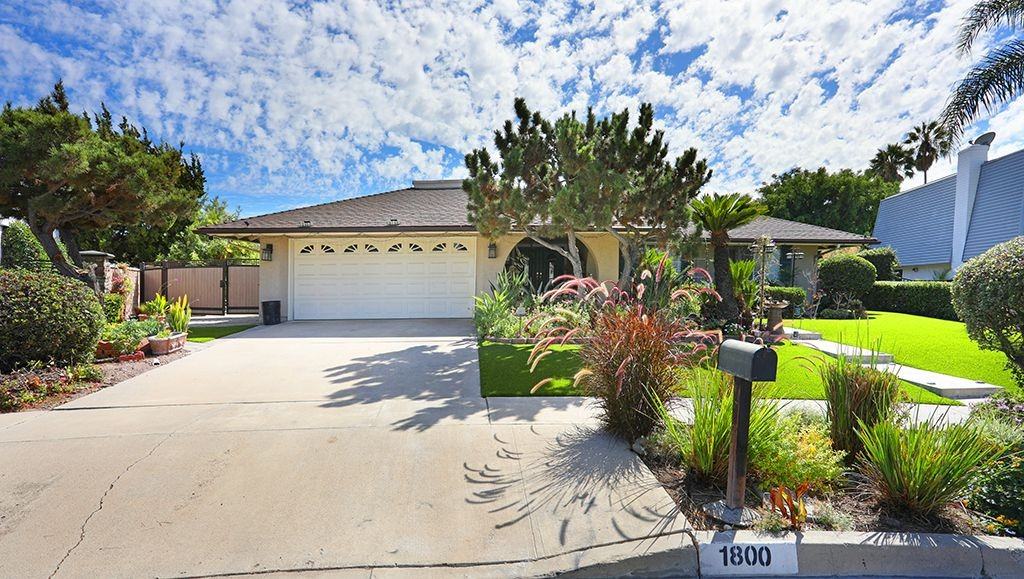 1800 Yermo Pl - Photo 4 of 50