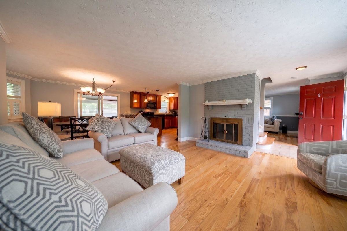 246 Winding Pond Rd - Photo 3 of 32