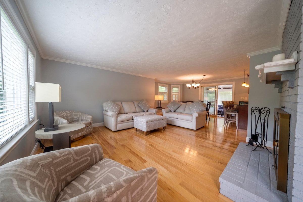 246 Winding Pond Rd - Photo 7 of 32