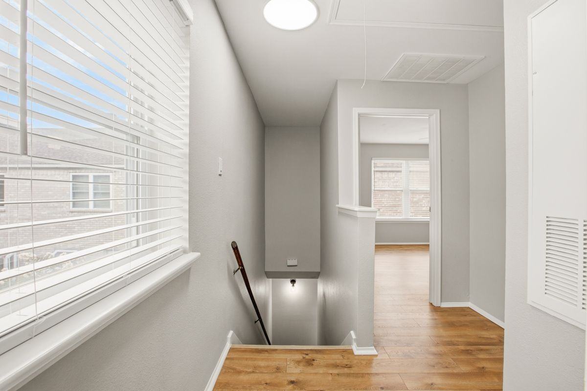 7719 Cambridge St - Photo 3 of 12