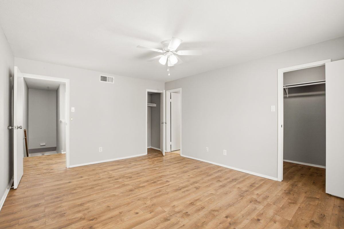 7719 Cambridge St - Photo 4 of 12