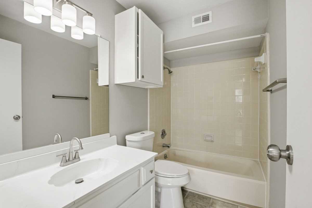 7719 Cambridge St - Photo 7 of 12