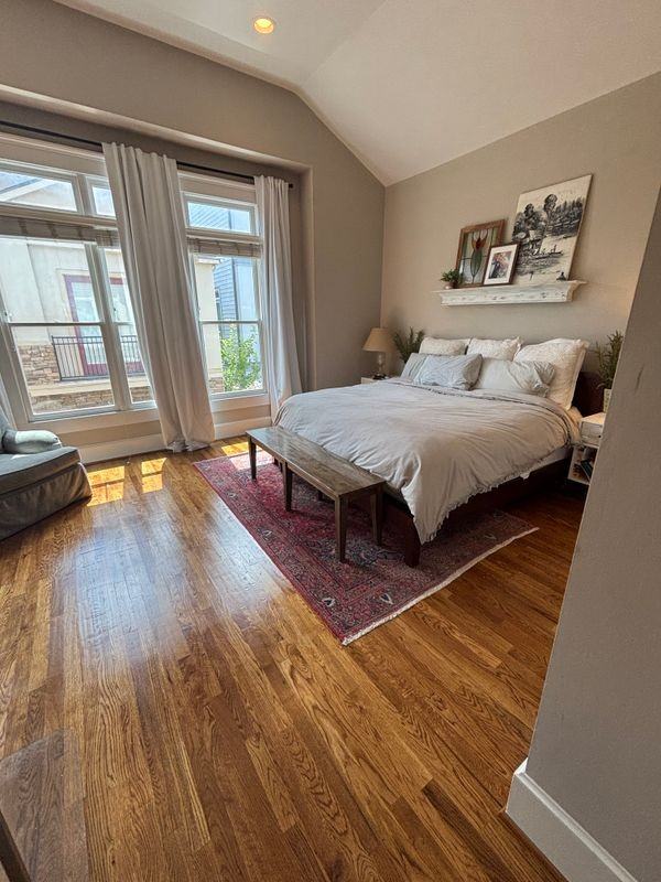 1044 W 25th St - Photo 6 of 24