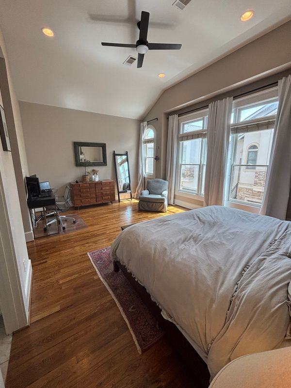 1044 W 25th St - Photo 7 of 24