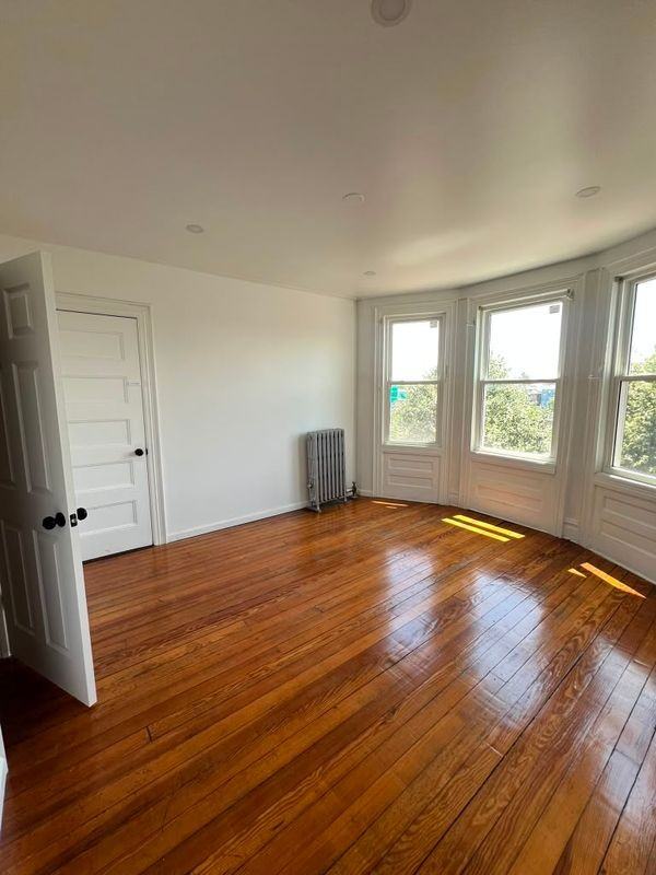 2215 Bruckner Blvd - Photo 3 of 7