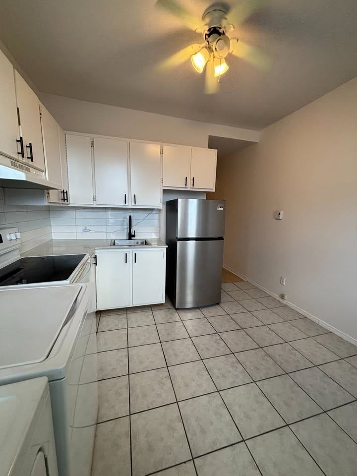 2189 Rue Denonville - Photo 2 of 9