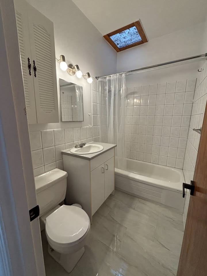 2189 Rue Denonville - Photo 4 of 9