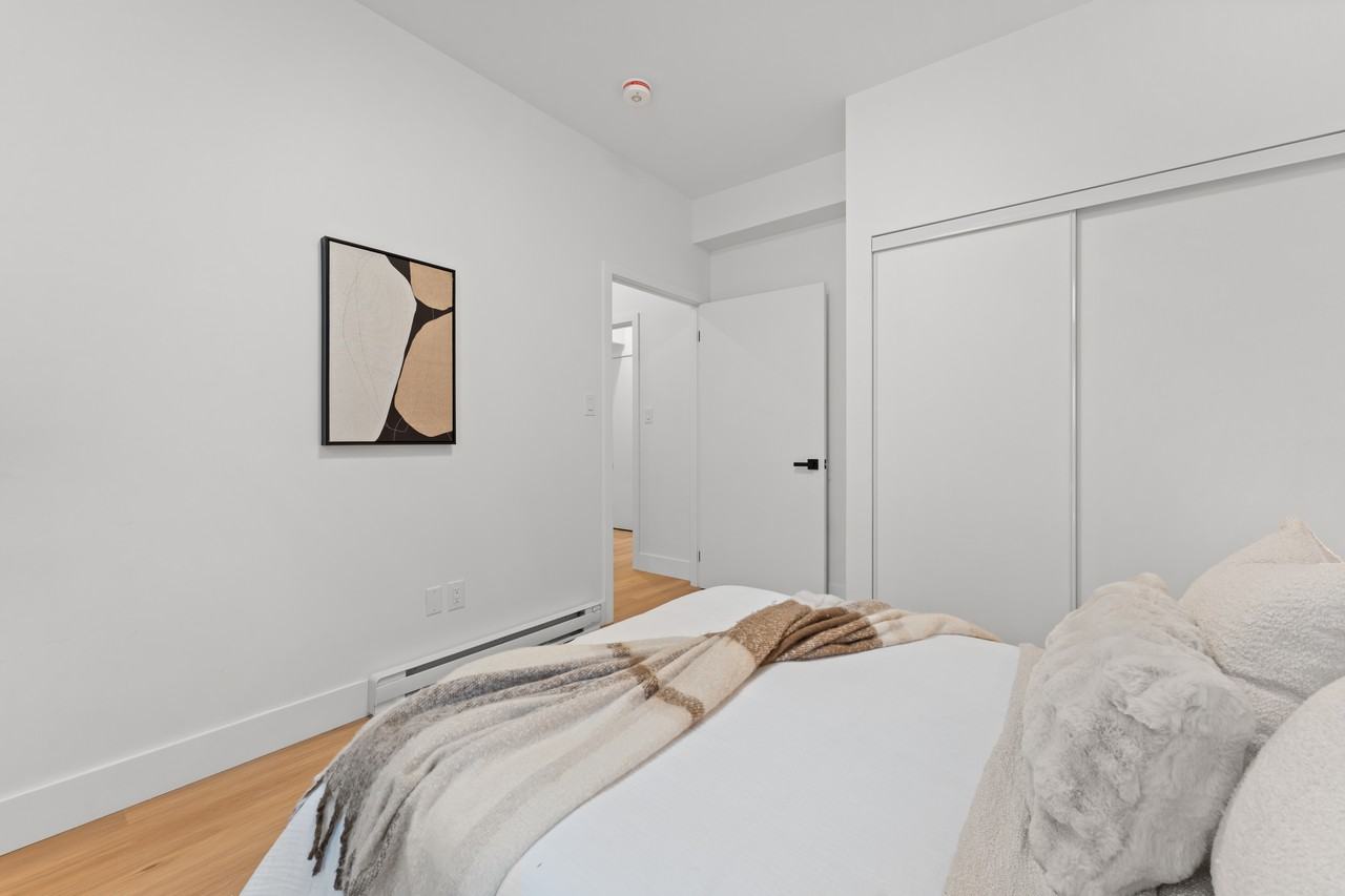 425 FOURTH Street - Photo 6 of 26